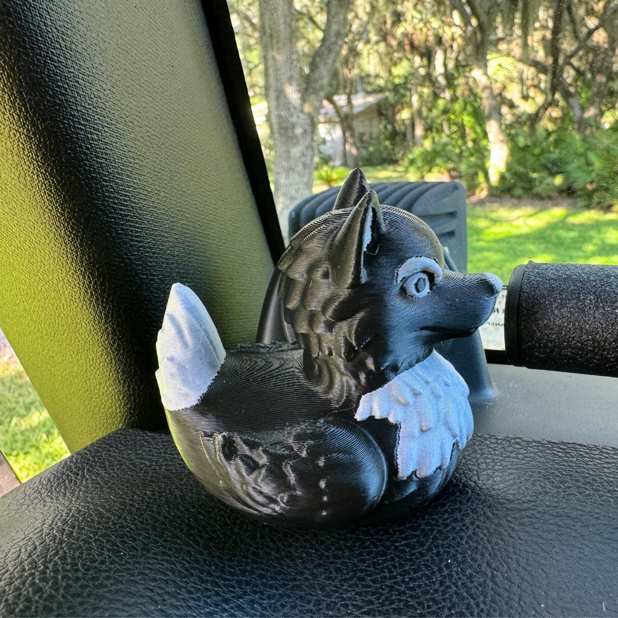 Black Wolf Duck Cruise Souvenir Hide Seek Treasure Hunt Vacation Gift Travel Adventure Keepsake Collectible Item 4x4 Dash Decoration