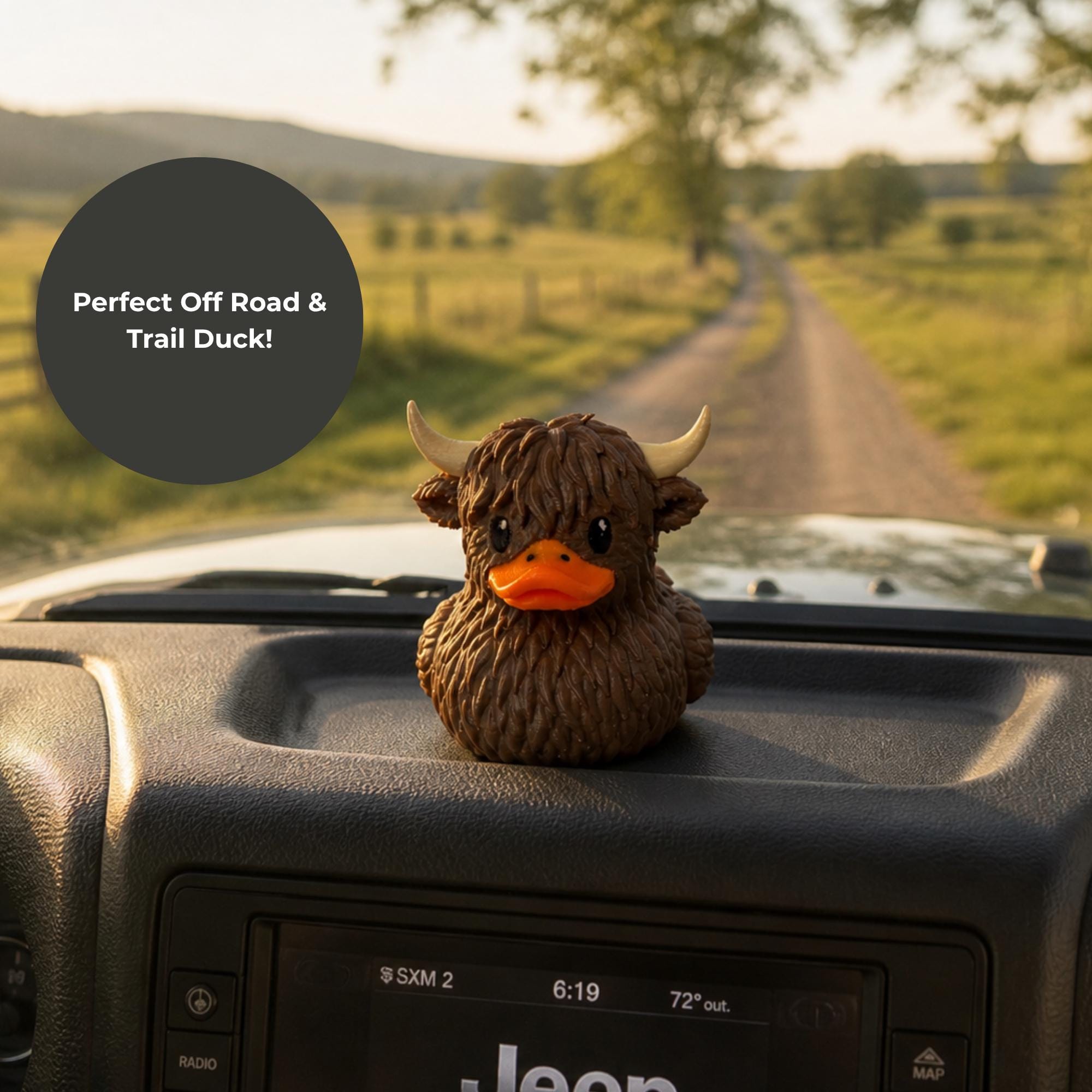 Dashboard Toy Highland Cow Design Rubber Duck Vehicle Accessory Car Display Item Jeep Ducking Tradition Gift Adventure Enthusiast Present Novelty Collectible Figurine Farm Animal Theme Western Style Country Charm Quirky Gift Idea Off Road