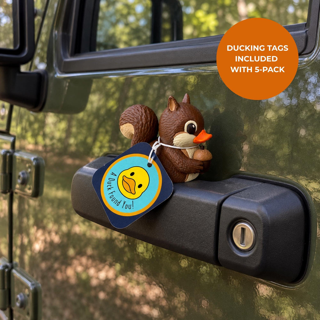 Jeep Ducking Game Gift Squirrel Dashboard Figurine Trail Rider Surprise Gift Four By Four Vehicle Ornament Woodland Creature Dashboard Display Nature Lover Car Accessory Off Road Adventure Decoration Cute Animal Dashboard Companion Acorn